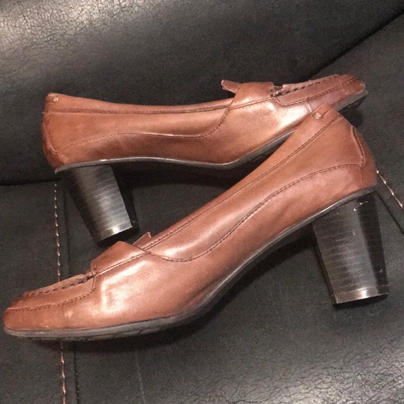 At John Bay Leather Brown Heels - Picture 5 of 6